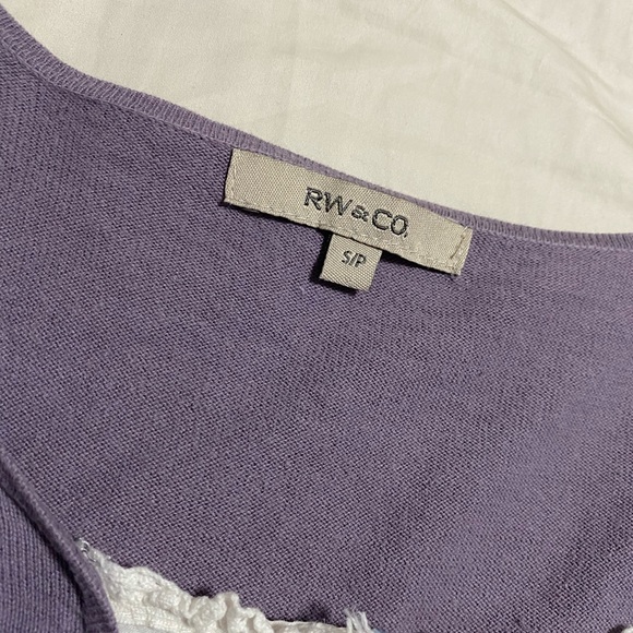 Purple RW&CO top with white lace button details - Picture 3 of 3